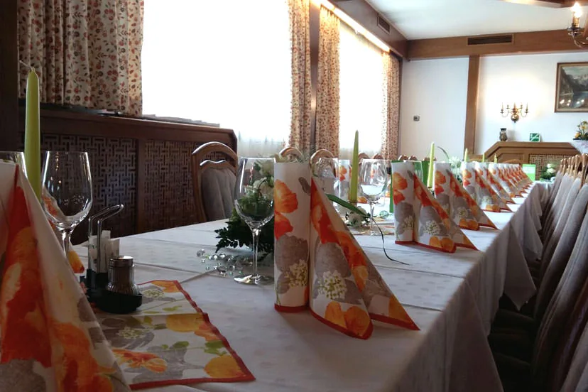 Saal im Gasthaus Unterdechler für gemeinsames Feiern und Veranstaltungen